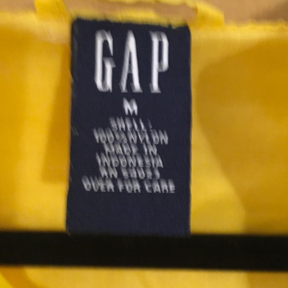 EUC. GAP Raincoat. Size M - Picture 2 of 3